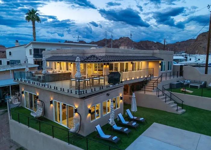 Holiday home New Luxe Riverfront Home, Launch & Dock, Gamerooms *