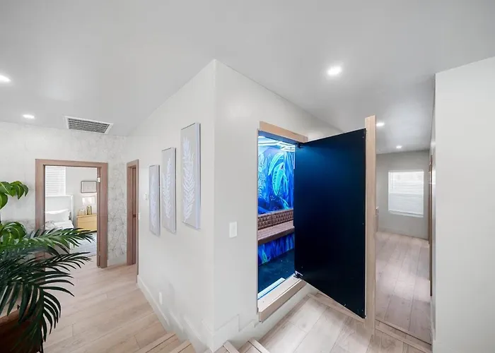 New Luxe Riverfront Home, Launch & Dock, Gamerooms Holiday home