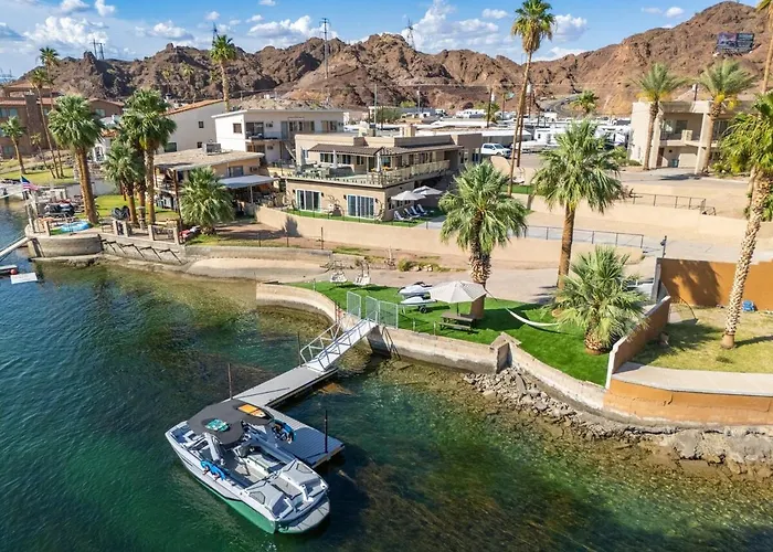New Luxe Riverfront Home, Launch & Dock, Gamerooms Holiday home *