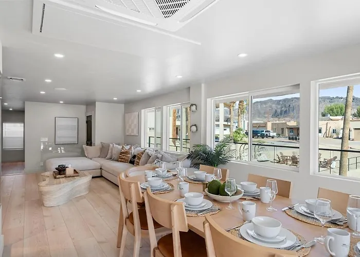 New Luxe Riverfront Home, Launch & Dock, Gamerooms *