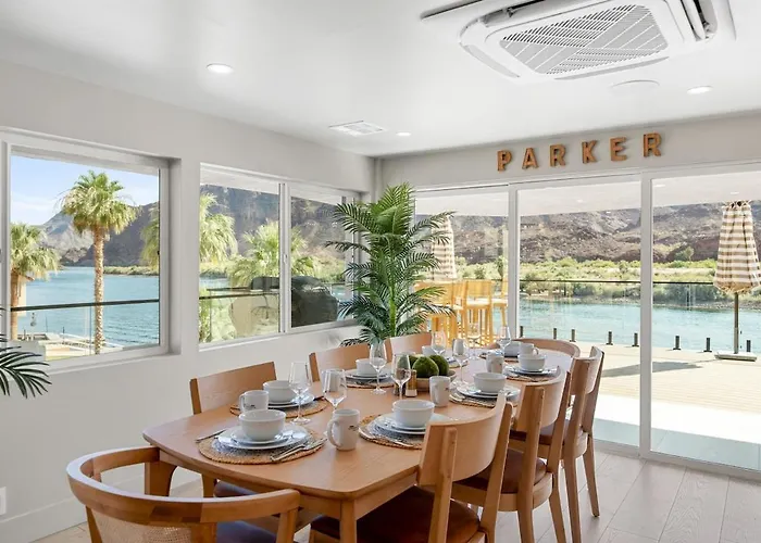 Holiday home New Luxe Riverfront Home, Launch & Dock, Gamerooms Parker