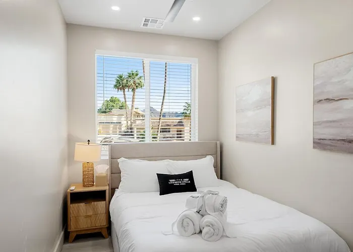 New Luxe Riverfront Home, Launch & Dock, Gamerooms *