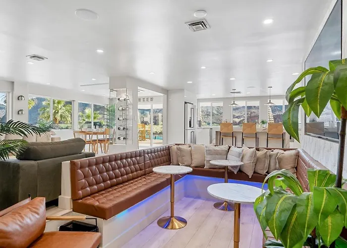 Holiday home New Luxe Riverfront Home, Launch & Dock, Gamerooms *