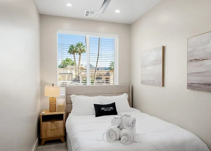 New Luxe Riverfront Home, Launch & Dock, Gamerooms Holiday home *