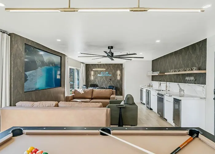 Holiday home New Luxe Riverfront Home, Launch & Dock, Gamerooms Parker