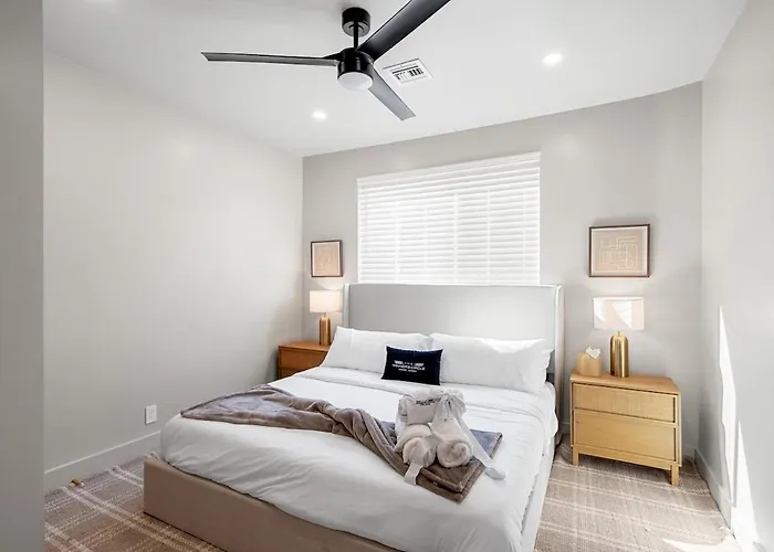 Holiday home New Luxe Riverfront Home, Launch & Dock, Gamerooms *