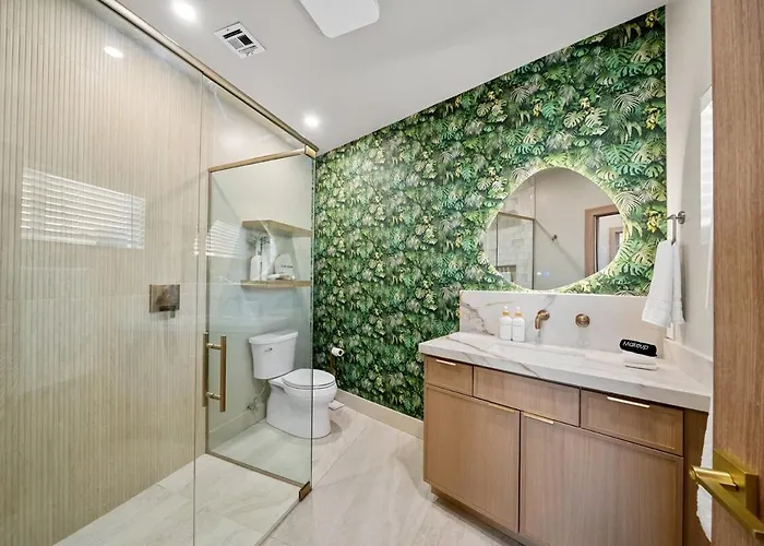 New Luxe Riverfront Home, Launch & Dock, Gamerooms Holiday home Parker